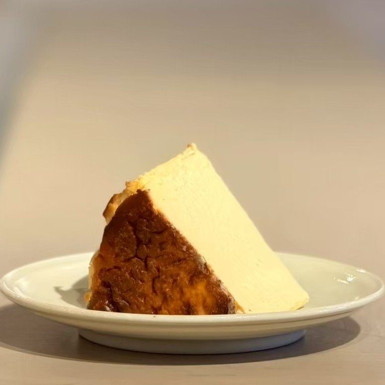 加須間スタッフが何度も試作を重ねた手作りのこだわりチーズケーキ